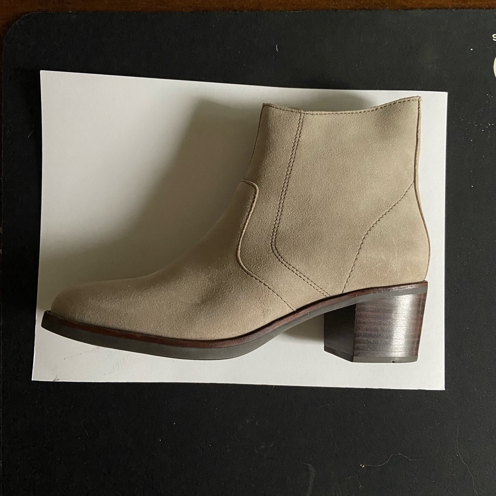 BNIB Roots Liberty Boots